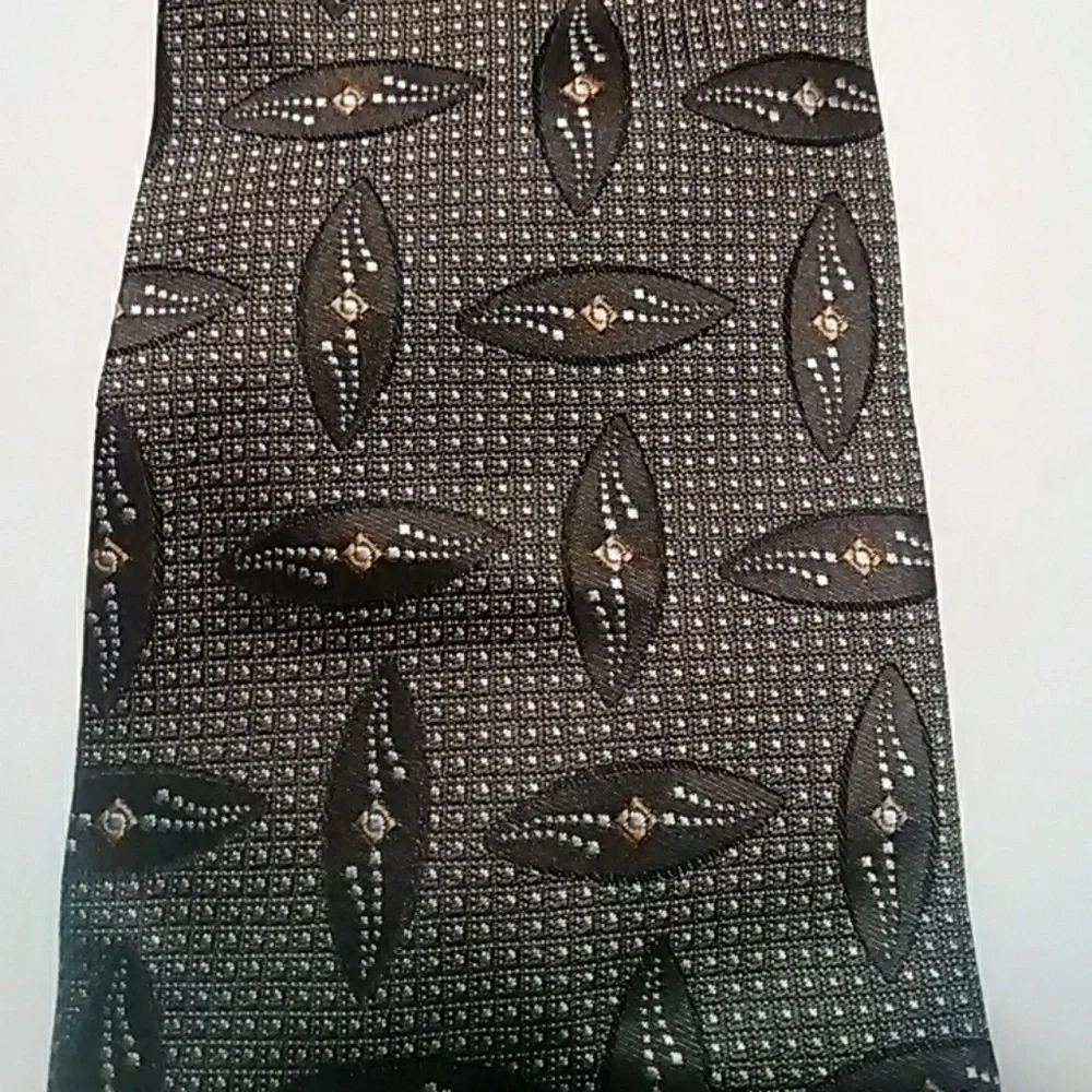 NWT Men's JoS A. Bank Tie